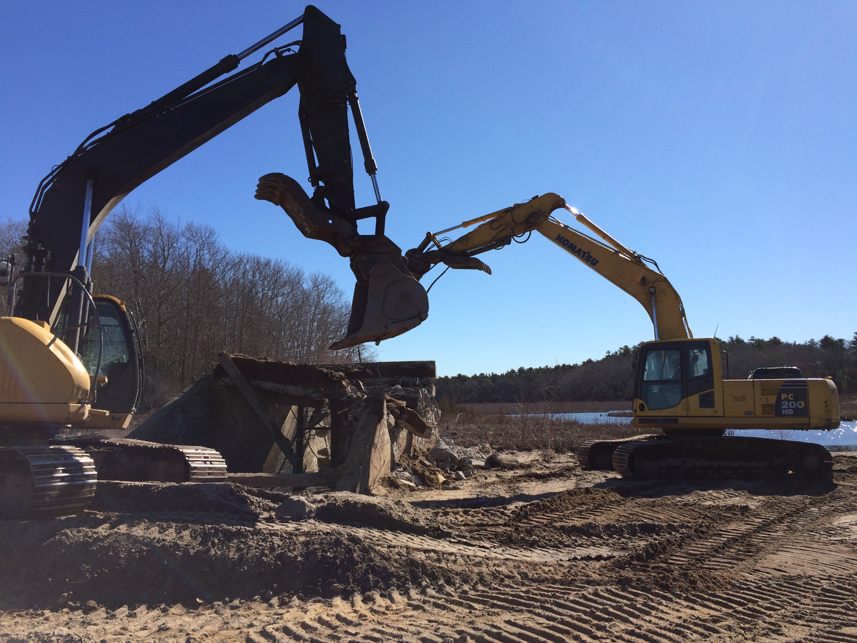 In February 2016, two Sum Co excavators worked to take out the concrete spillway at Tidmarsh